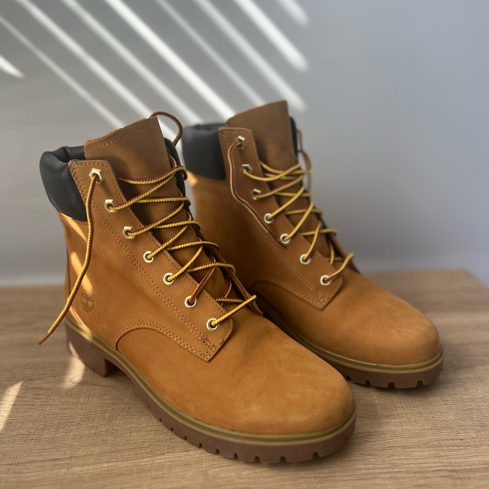 LIKE NEW Timberland Linden Boot - Size 8 Women - Picture 2 of 5